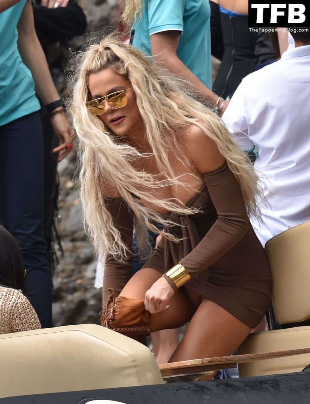 Khloe Kardashian Displays Her Tits and Panties in Portofino (10 Photos)
