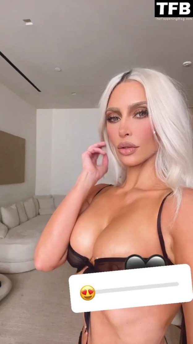 Kim Kardashian Flashes Her Nude Tit 6 Pics Video Thefappening 0279