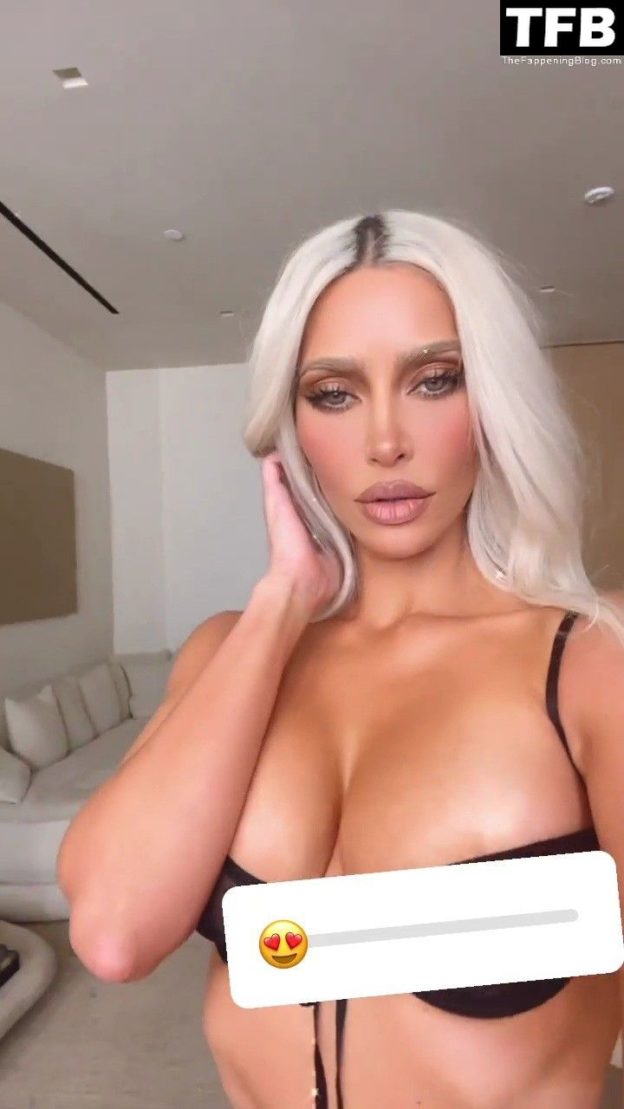 Kim Kardashian Flashes Her Nude Tit 6 Pics Video Thefappening 9657