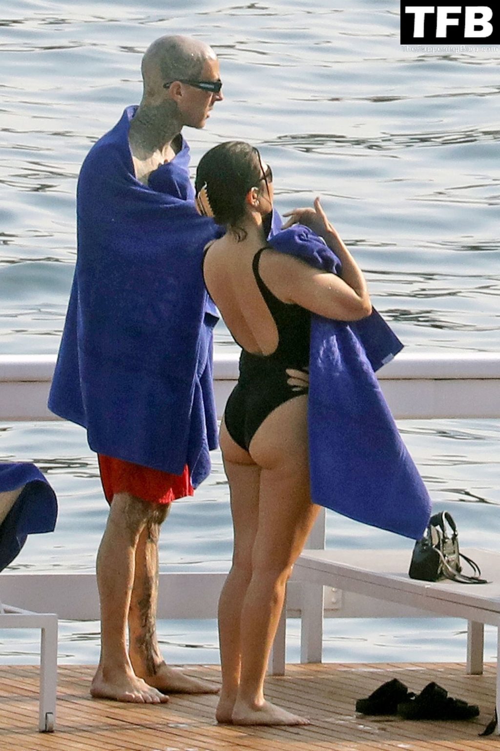 Kourtney Kardashian &amp; Travis Barker Enjoy a Romantic Holiday Packing on the PDA in Lake Como (153 Photos)