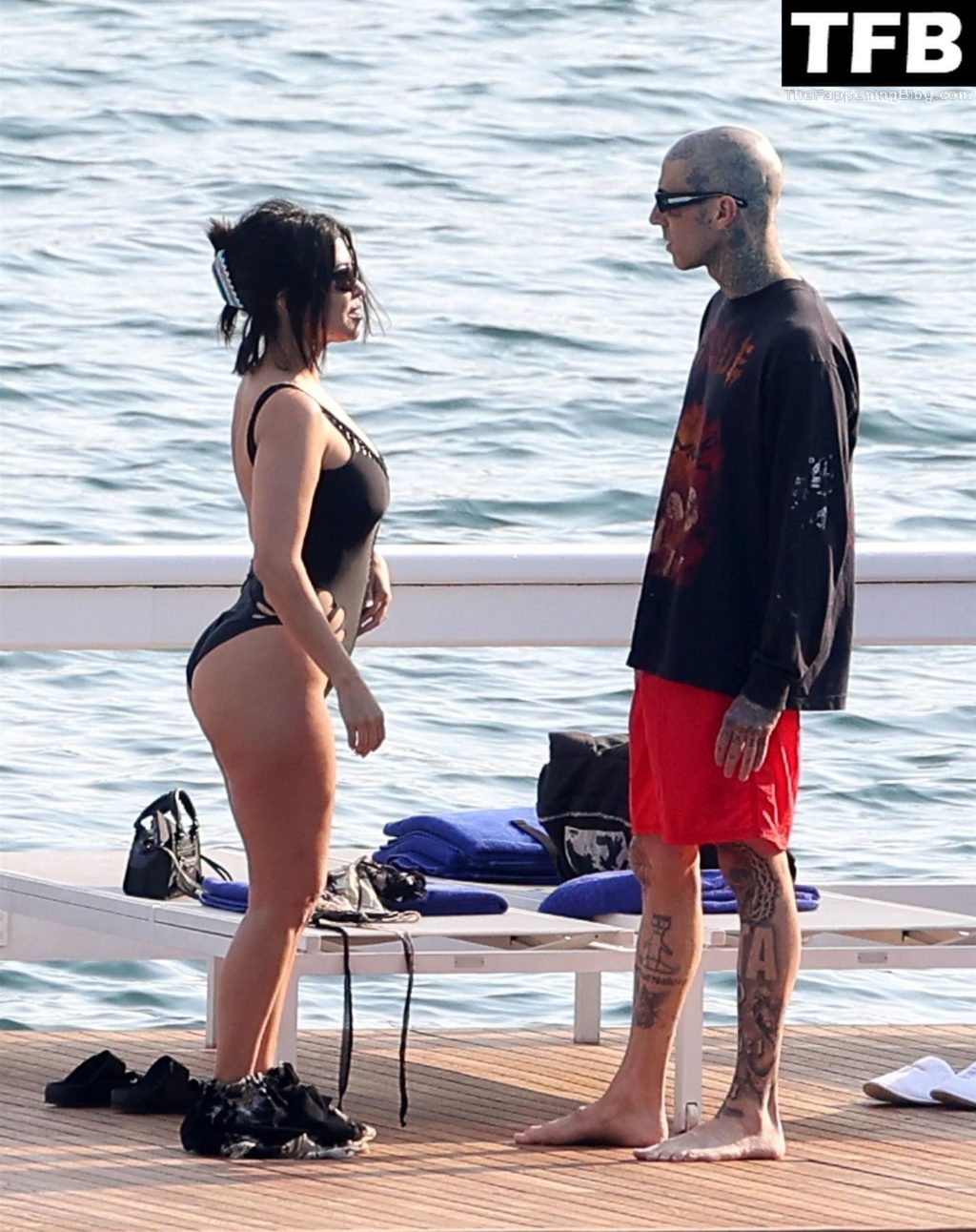 Kourtney Kardashian &amp; Travis Barker Enjoy a Romantic Holiday Packing on the PDA in Lake Como (153 Photos)