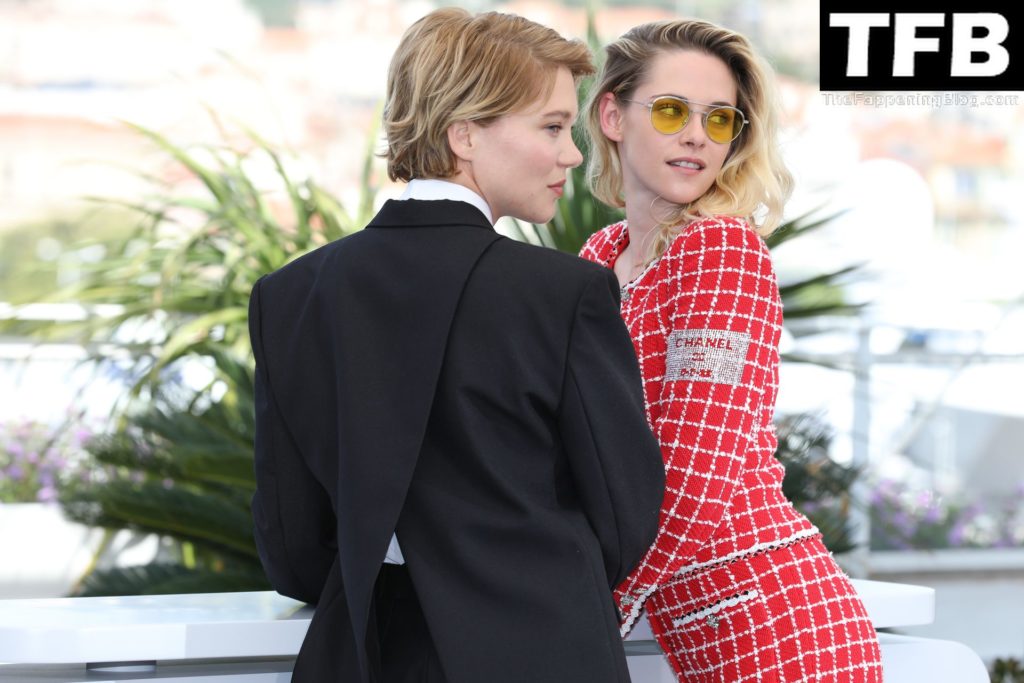 Kristen Stewart is Seen at the Photocall of ‘Crimes of the Future’ During the 75th Annual Cannes Film Festival (152 Photos)