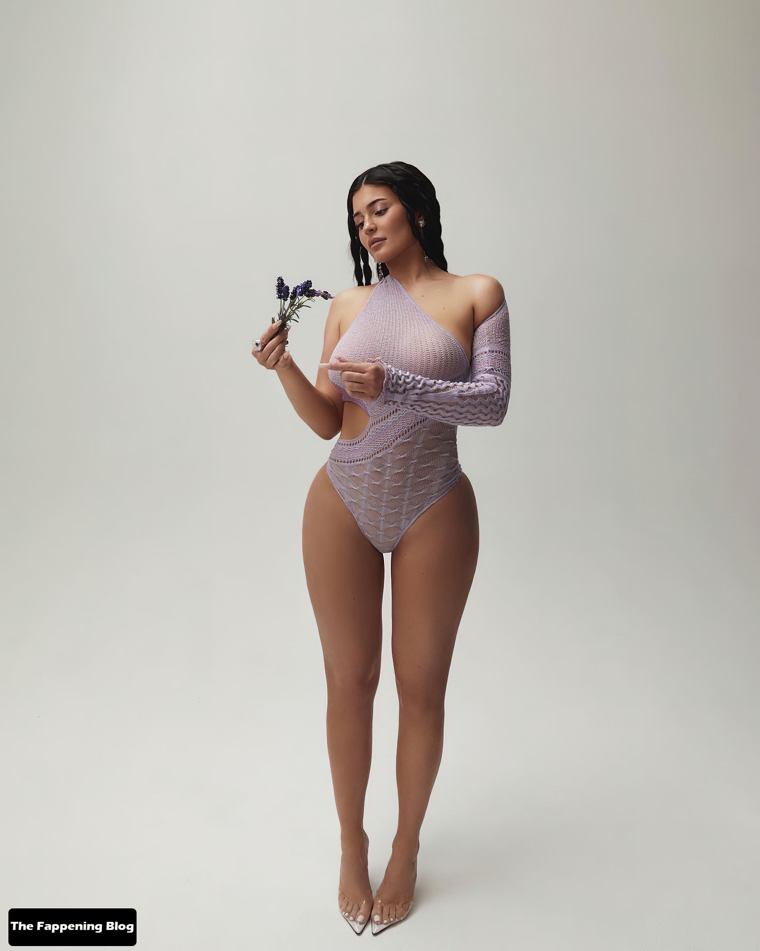Kylie-Jenner-Sexy-Curvy-Body-23-1-thefappeningblog.com_.jpg