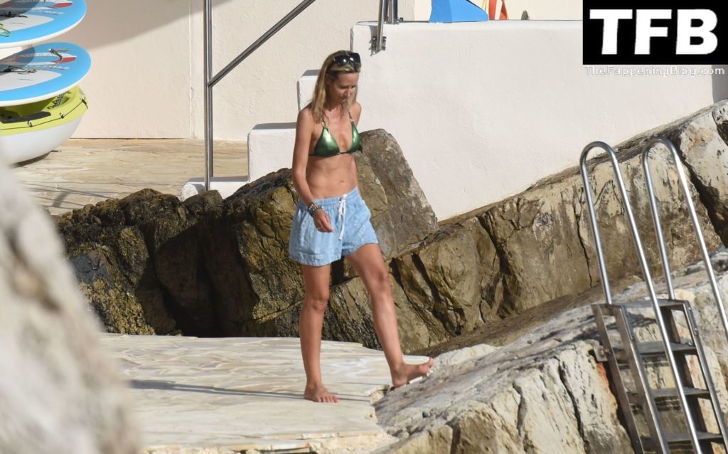 Lady Victoria Hervey Flashes Her Nude Ass at Hotel du Cap-Eden-Roc in Cap d’Antibes (30 Photos)