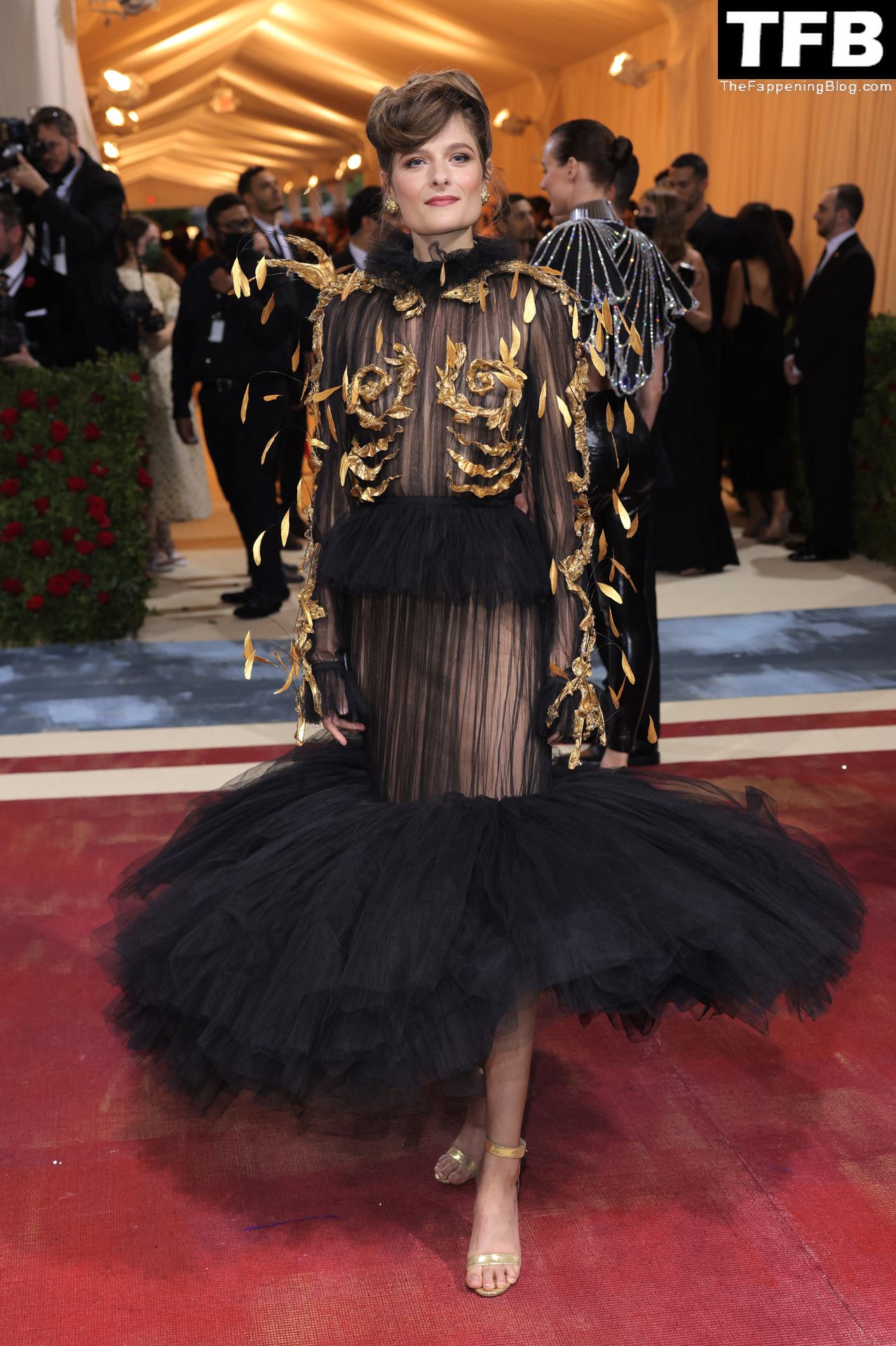 Louisa Jacobson Flashes Her Nude Tits At The 2022 Met Gala In NYC 22