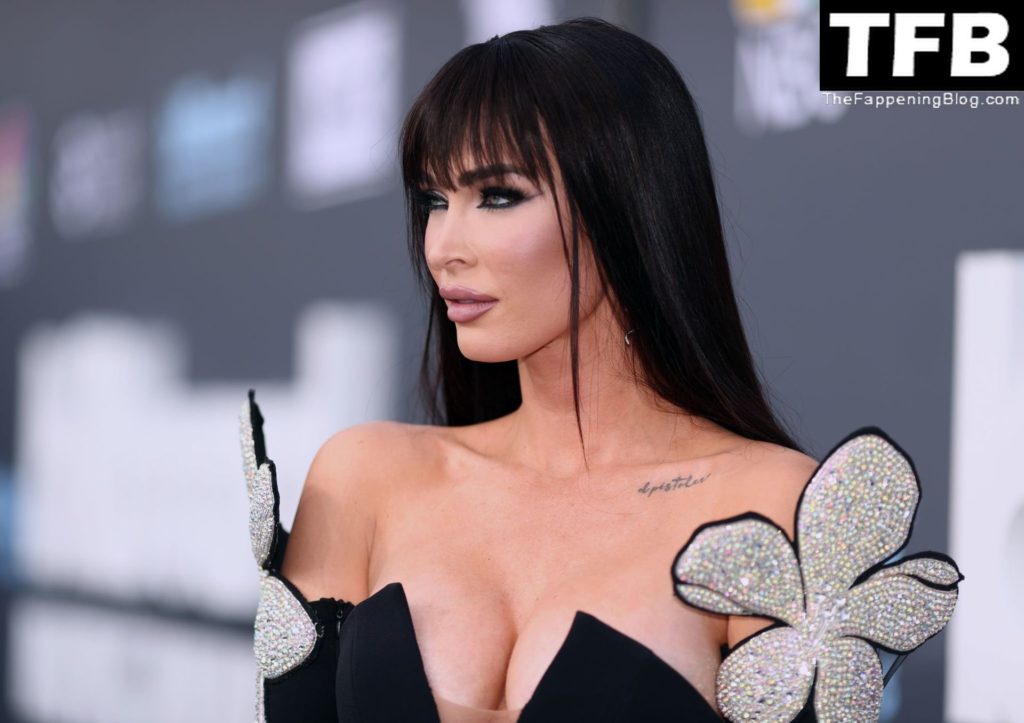 Megan Fox Displays Her Boobs at the 2022 Billboard Music Awards (111 Photos)