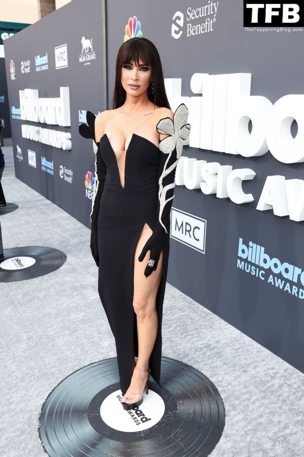 Megan Fox Displays Her Boobs at the 2022 Billboard Music Awards (111 Photos)