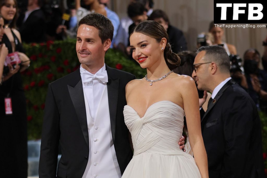 Miranda Kerr Looks Pretty in a White Dress at The 2022 Met Gala in NYC (43 Photos)