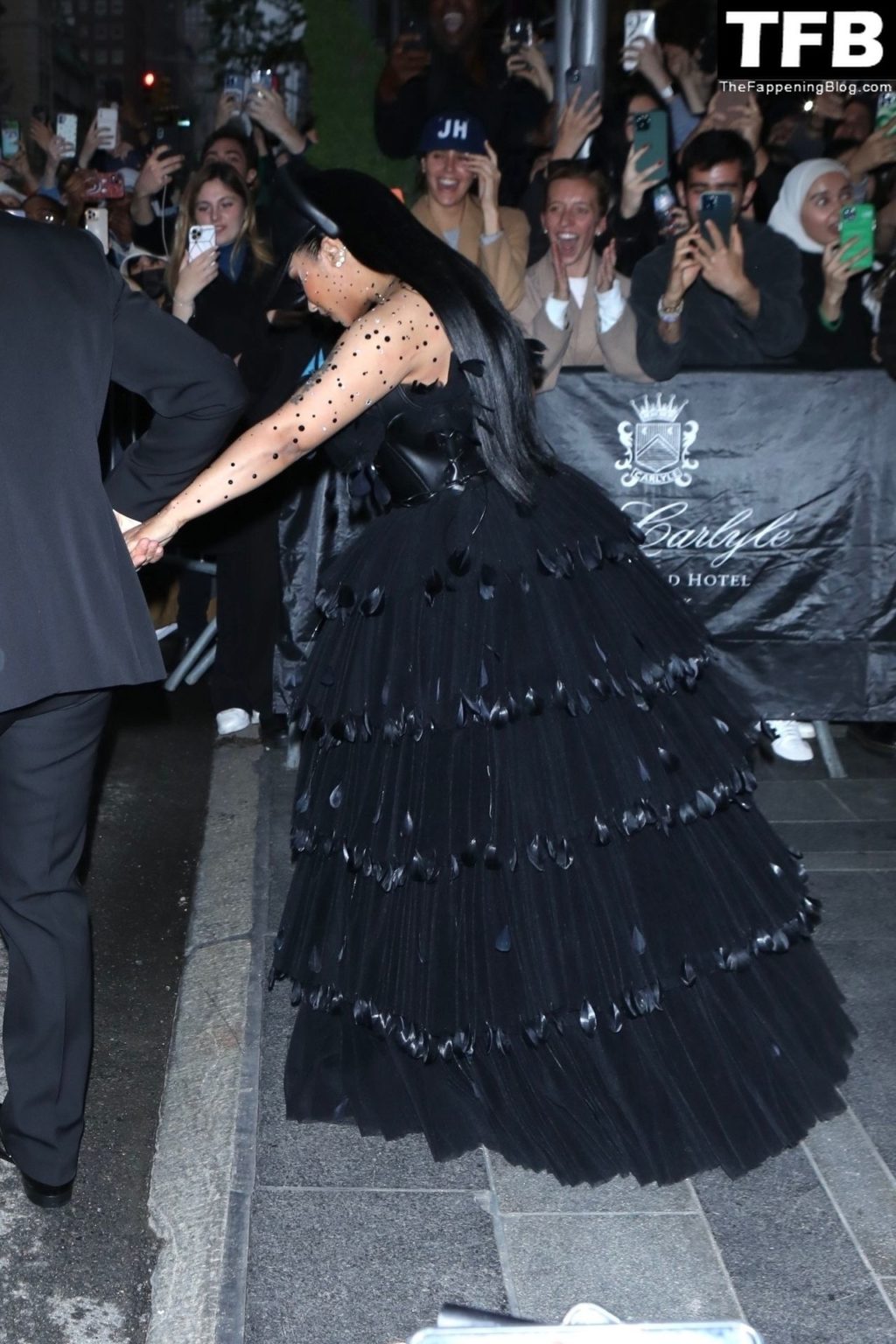 Nicki Minaj Displays Her Huge Boobs at The 2022 Met Gala in NYC (78 Photos)