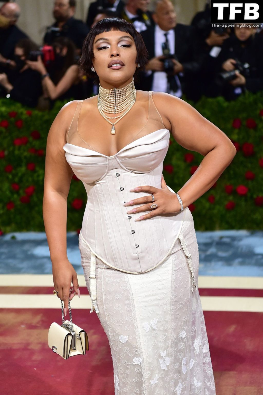 Paloma Elsesser Shows Off Her Big Boobs at The 2022 Met Gala in NYC (15 Photos)