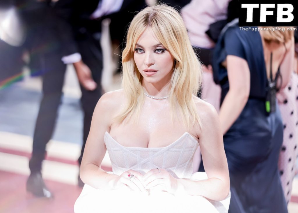 Sydney Sweeney Looks Hot in White at The 2022 Met Gala in NYC (132 Photos)