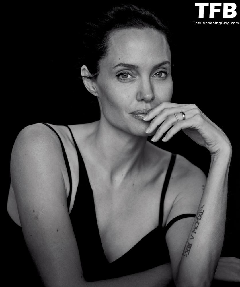 Angelina Jolie Nude &amp; Sexy Collection – Part 1 (150 Photos)