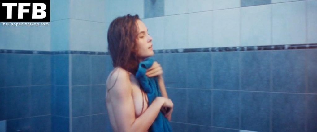 Angelina Strechina Nude &amp; Sexy Collection (13 Photos)