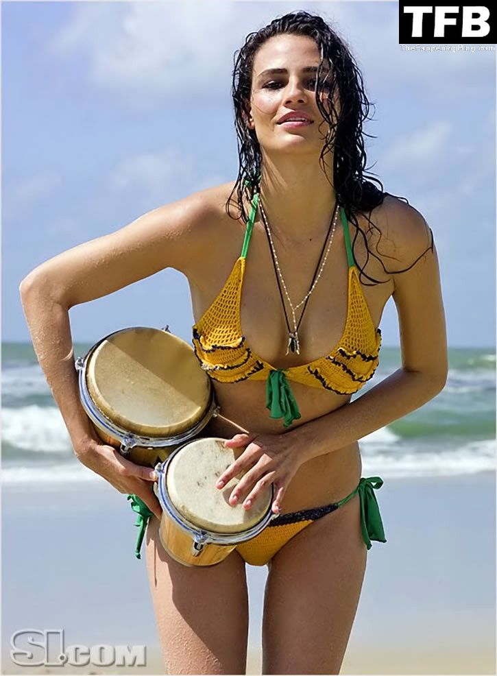 Fernanda Tavares Nude &amp; Sexy Collection (33 Photos)