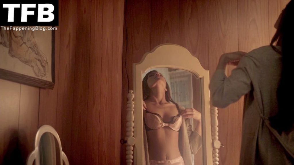 Juliana Harkavy Nude &amp; Sexy Collection (16 Photos)