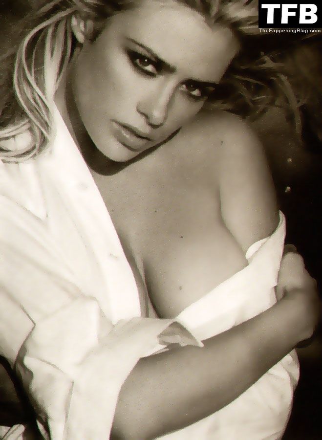 Martina Stella Nude &amp; Sexy Collection (38 Photos)