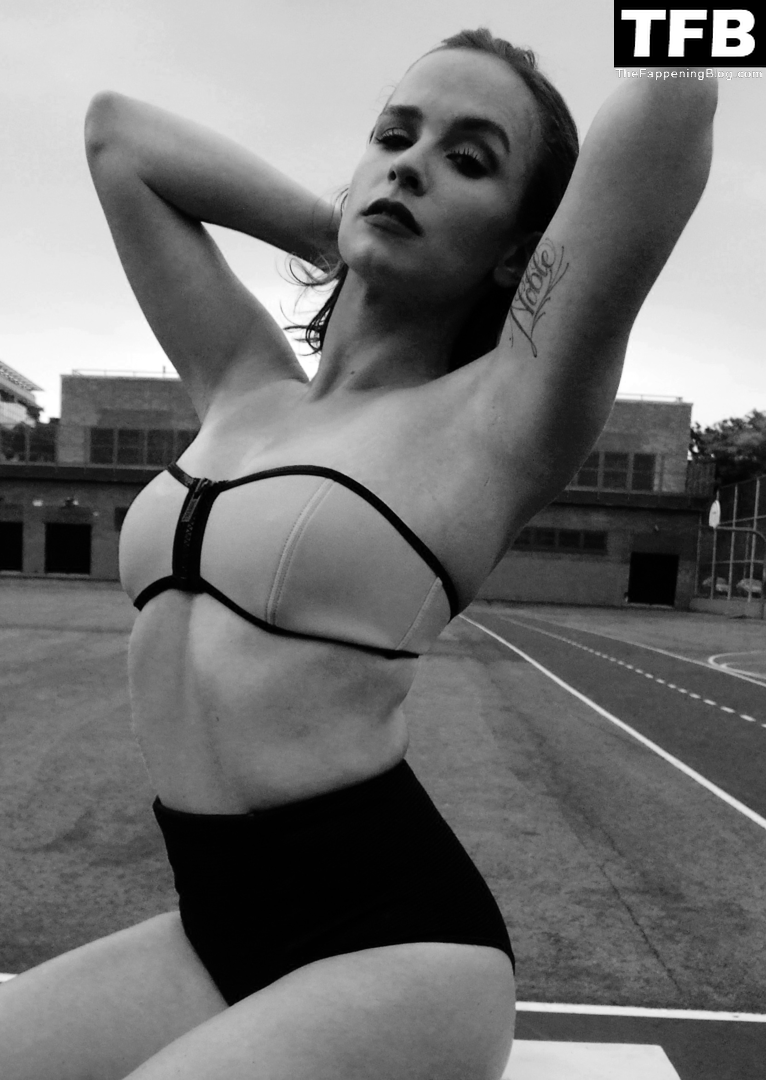 Michaela Sprague Nude &amp; Sexy Collection (7 Photos)