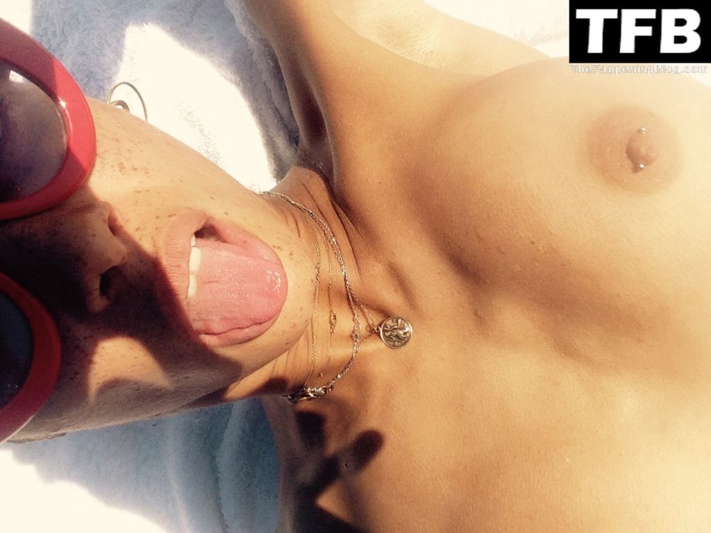 Adwoa Aboah Nude &amp; Sexy Leaked The Fappening (34 Photos)