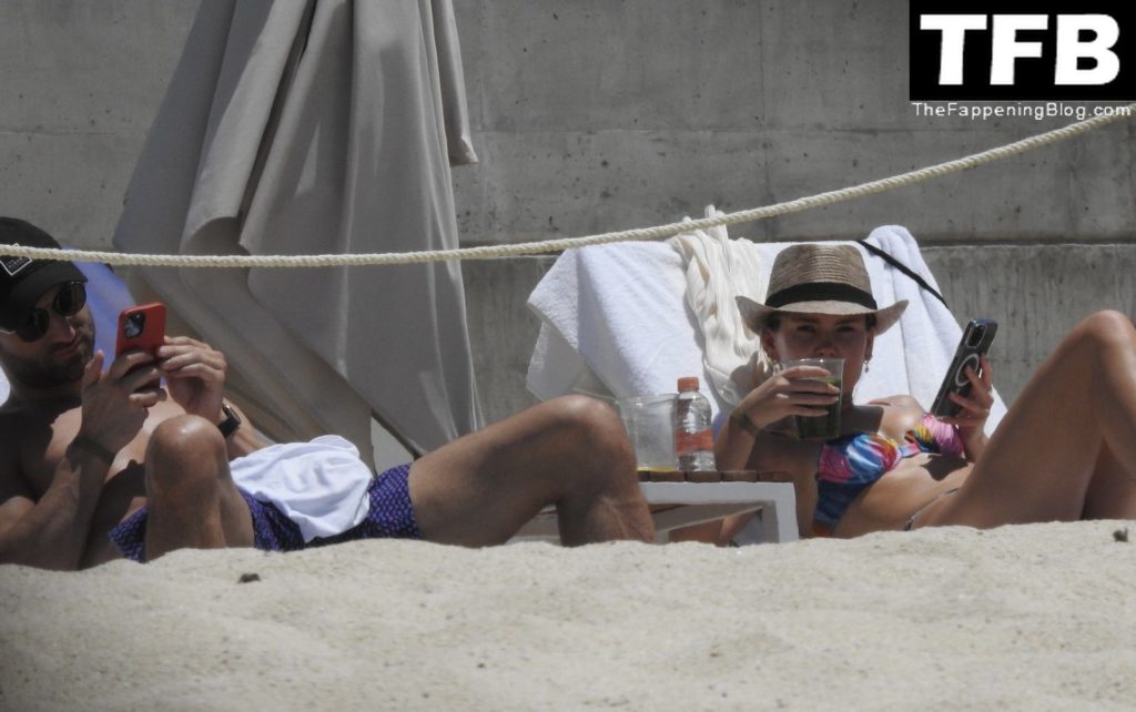 Anna Redman &amp; Chris Bukowski Hit the Beach in Mexico (27 Photos)