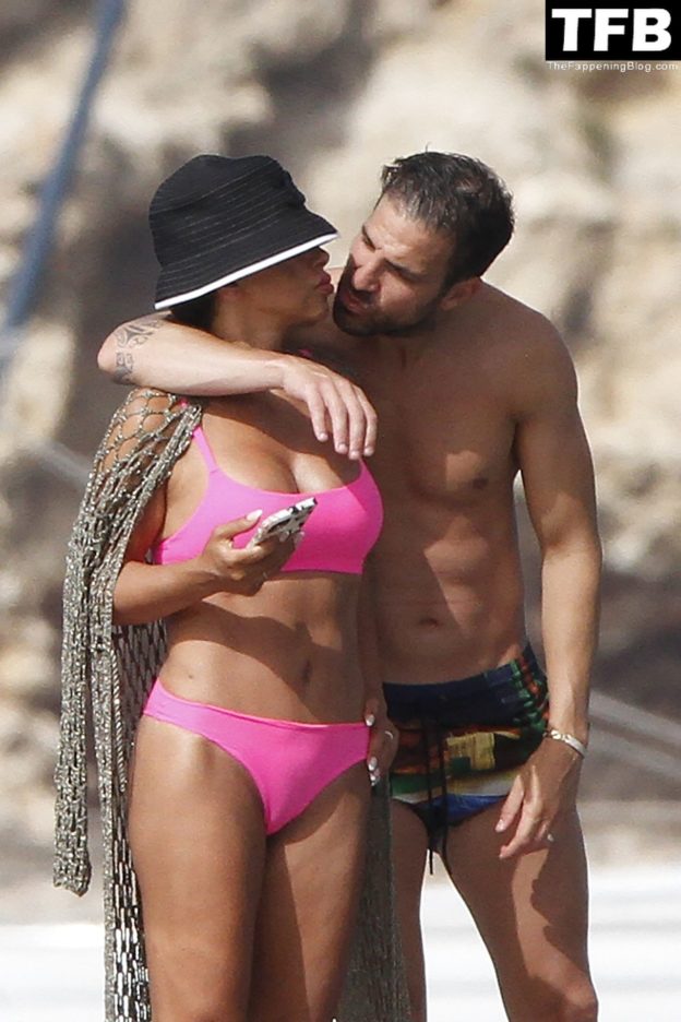 Antonela Roccuzzo And Lionel Messi Enjoy A Day At Sea In Ibiza With Cesc Fabregas And Daniella