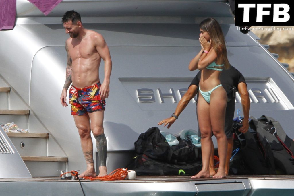 Antonela Roccuzzo &amp; Lionel Messi Enjoy a Day at Sea in Ibiza with Cesc Fabregas and Daniella Semaan (34 Photos)