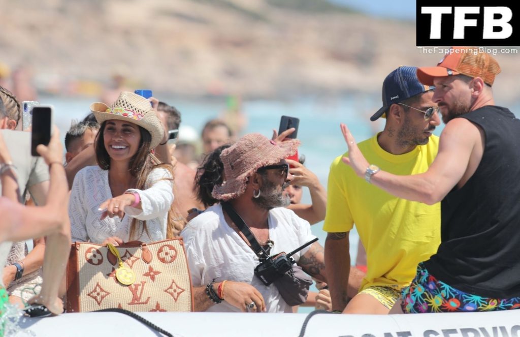 Antonela Roccuzzo &amp; Lionel Messi Enjoy Their Summer Break Out in Formentera (37 Photos)