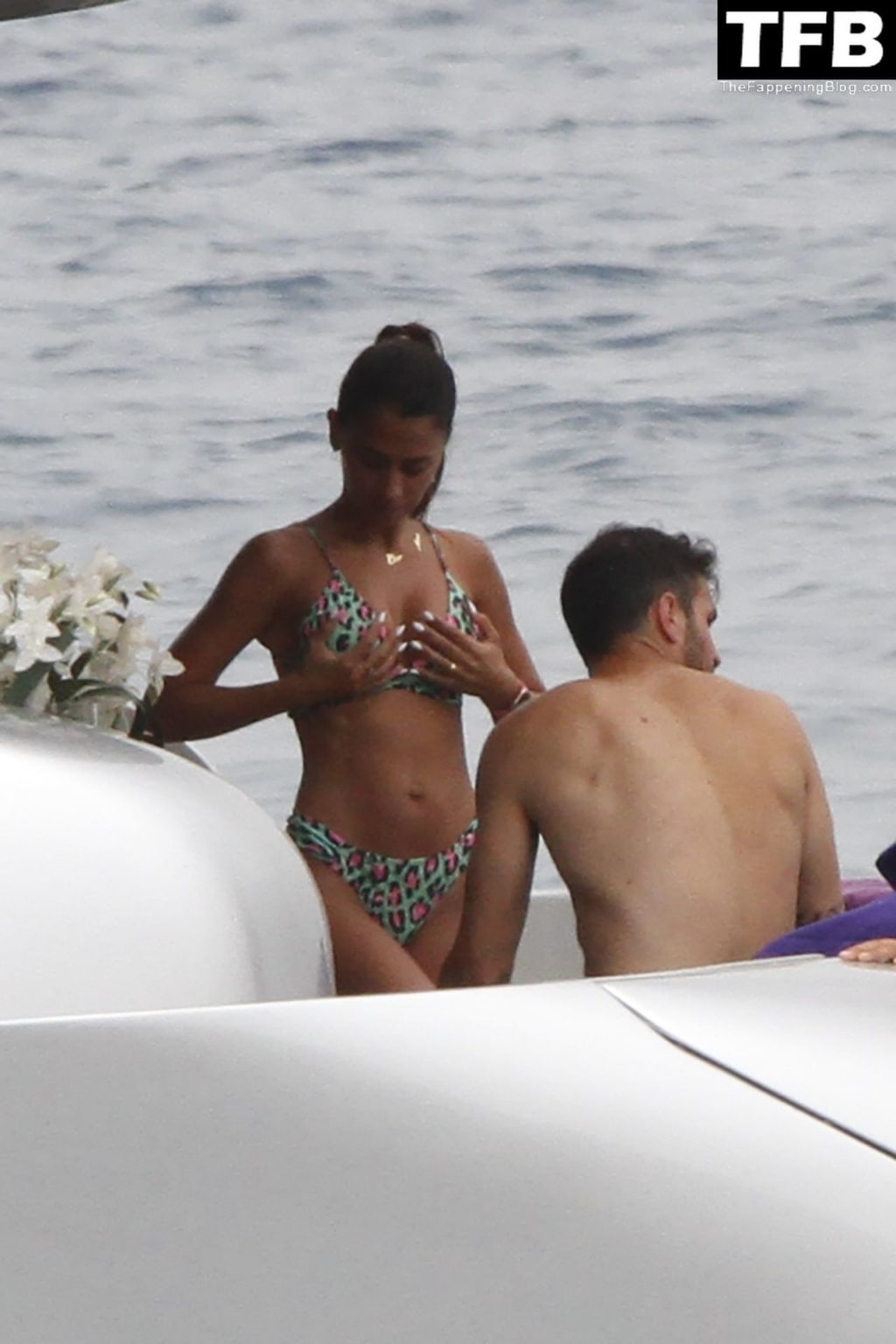 Antonela Roccuzzo &amp; Lionel Messi Share Some PDA in Ibiza (17 Photos)