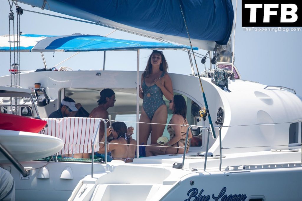 Robin Thicke &amp; April Love Geary Enjoy Their Vacation in Cabo (11 Photos)