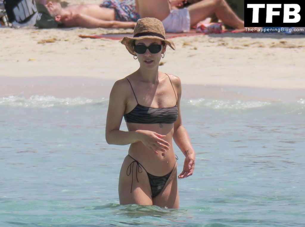 Aurora Ramazzotti Shows Off Her Sexy Bikini Body on Holiday with Goffredo Cerza in Formentera (44 Photos)