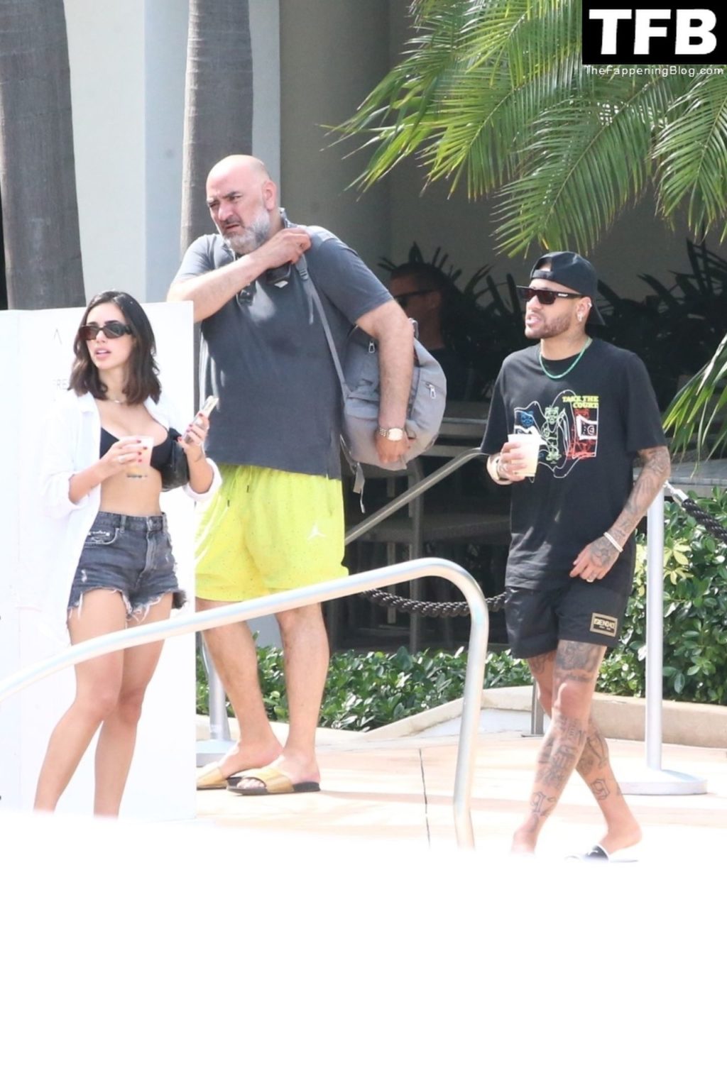 Bruna Marquezine &amp; Neymar Jr. Have a Moment at the Fontaneabluea Resort in Miami Beach (16 Photos)