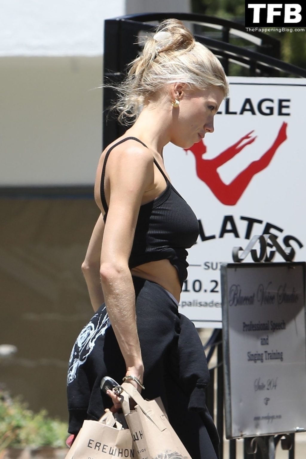 Charlotte McKinney Appears Skinnier During Grocery Run in Pacific Palisades (12 Photos)