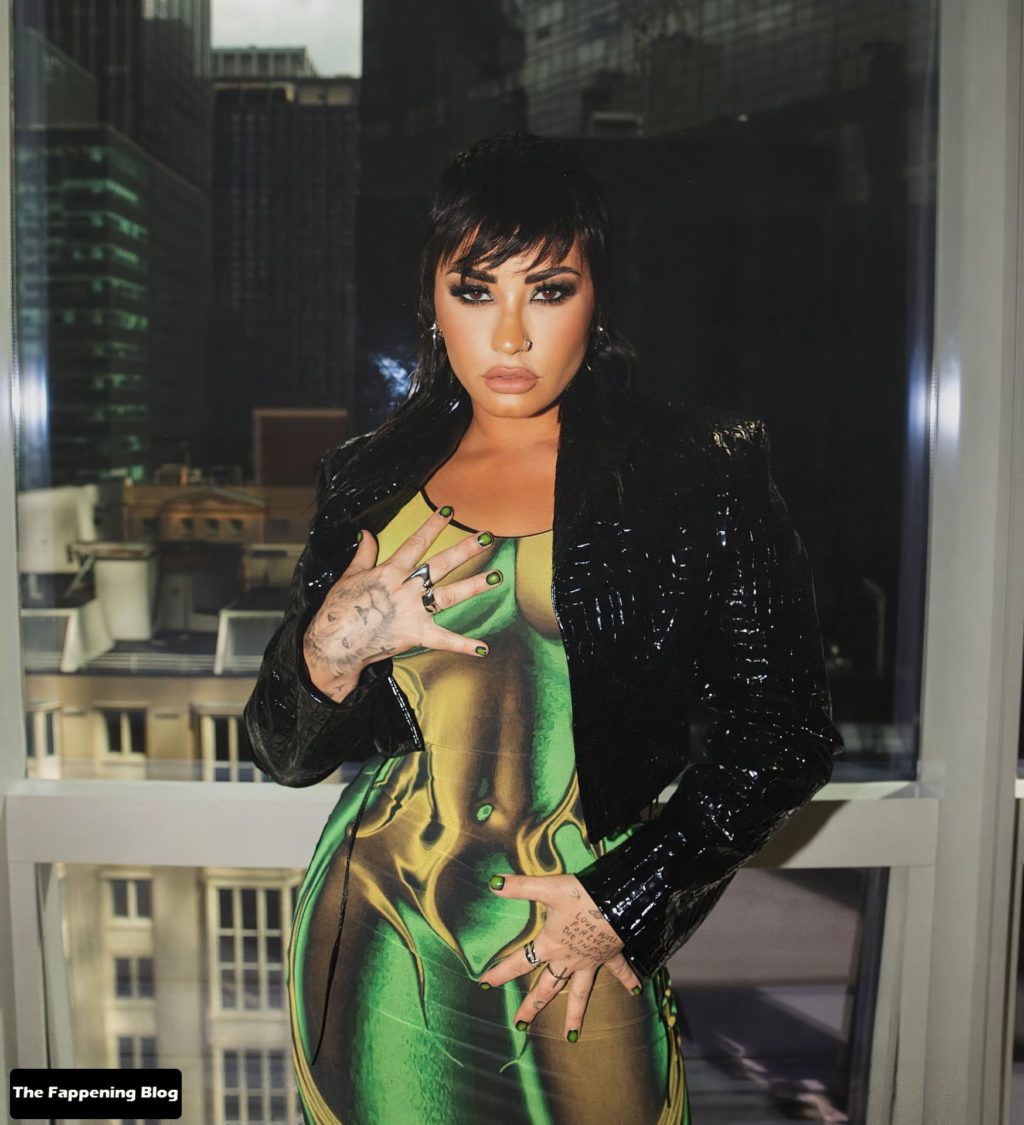Demi Lovato Hot (8 Photos)