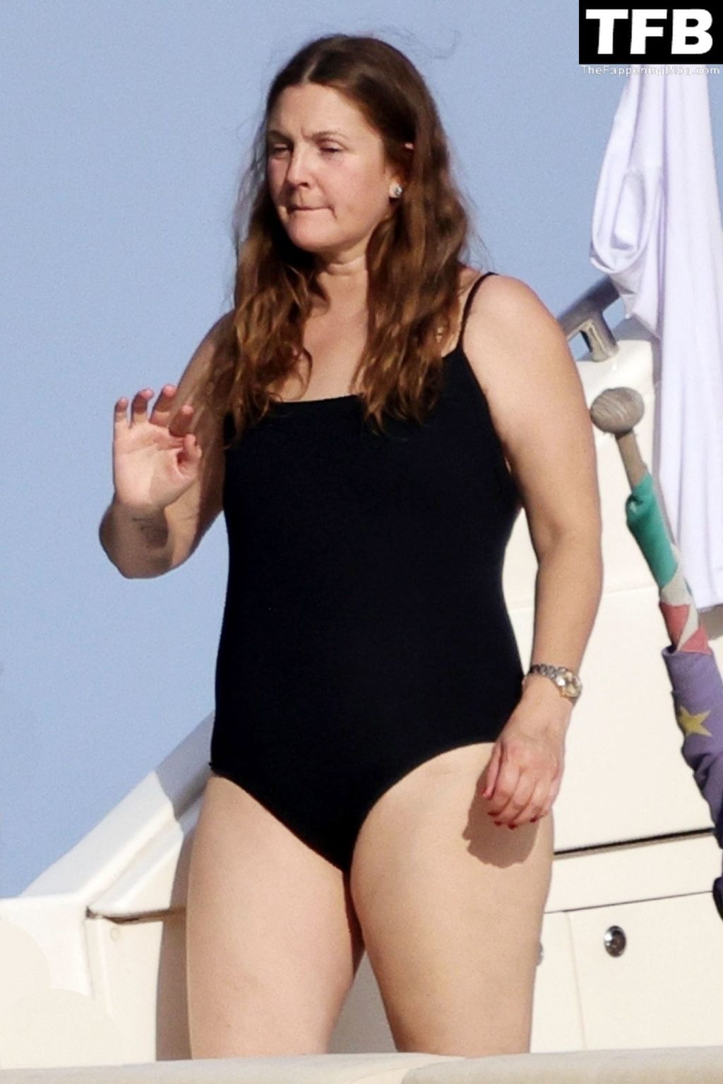 Drew Barrymore Enjoys Her Holidays in Capri (24 Photos)