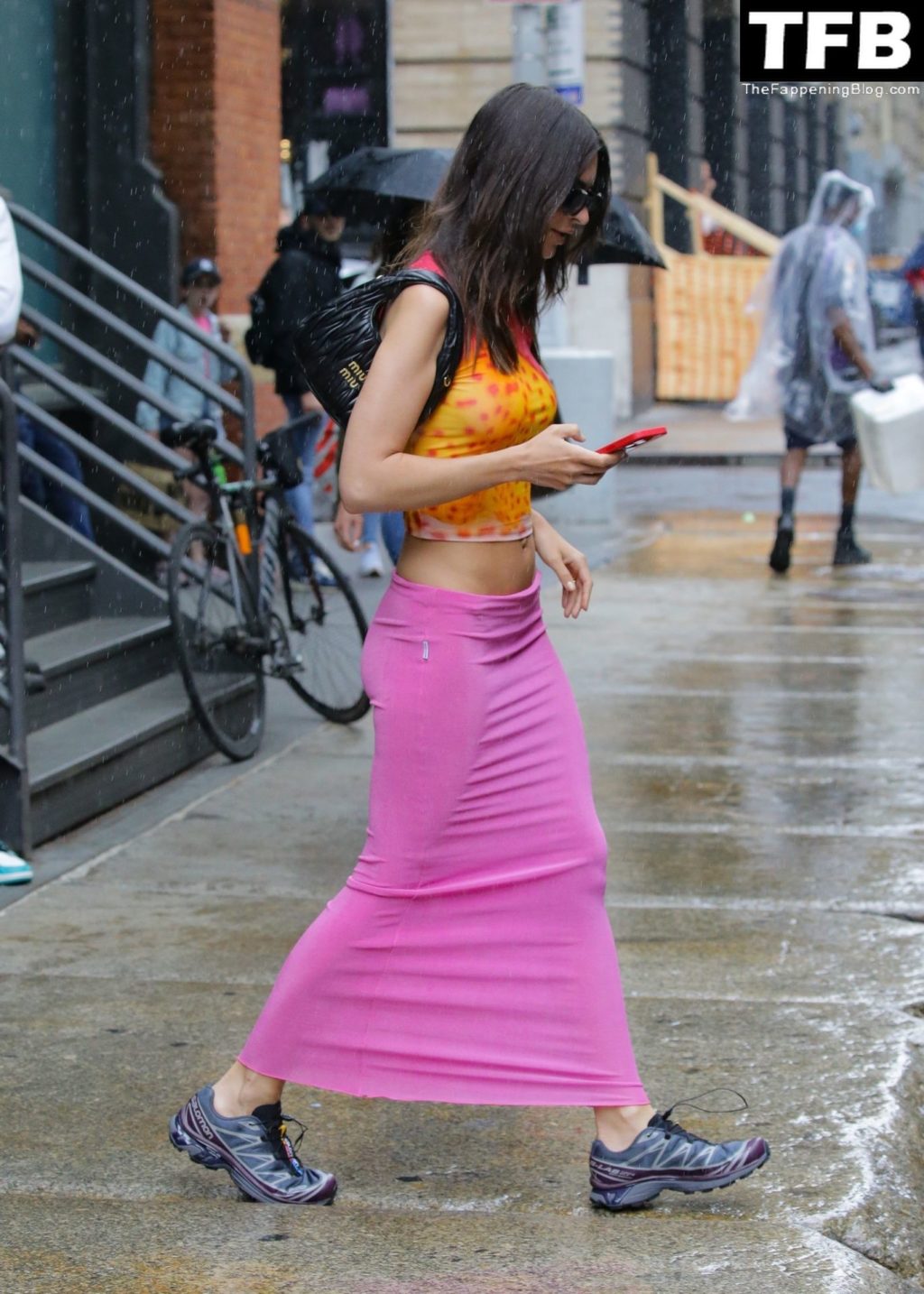 Emily Ratajkowski Shows Off Her Slim Waist in the Rain (32 Photos)