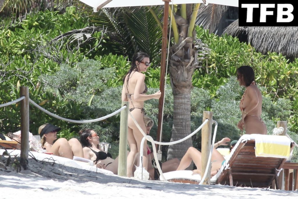 Emily Ratajkowski Shows Off Her Supermodel Figure as She Hits the Beach in Mexico (92 Photos)