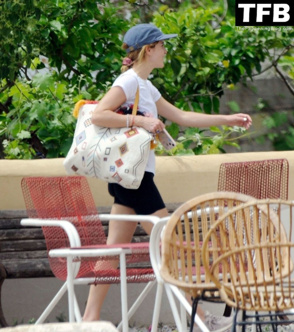Emma Watson Enjoys a Little Downtime on Holiday in Ibiza (72 Photos)