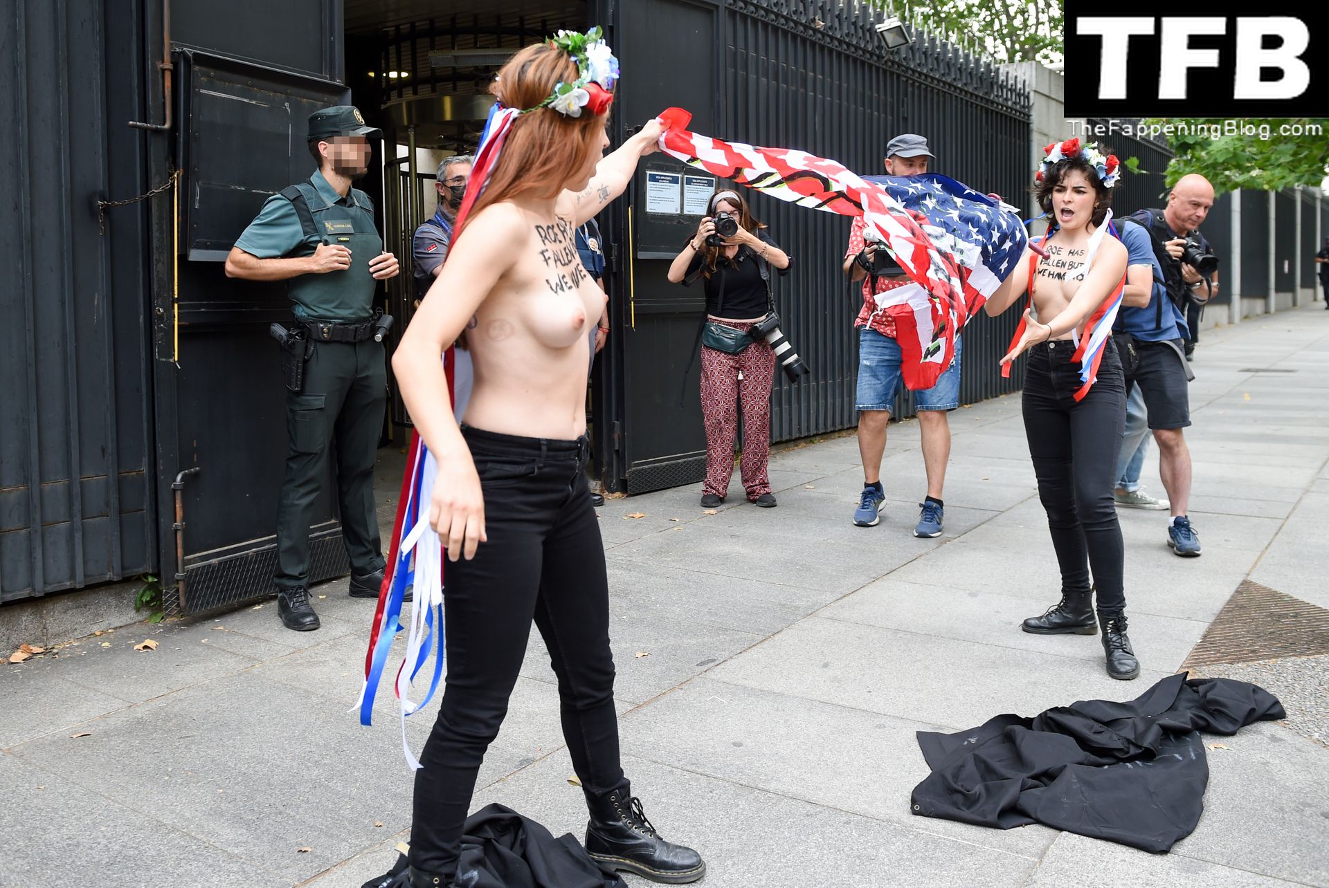 Femen-Nude-The-Fappening-Blog-3.jpg