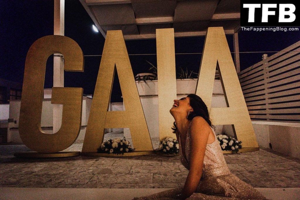 Gaia Girace Sexy (9 Photos)