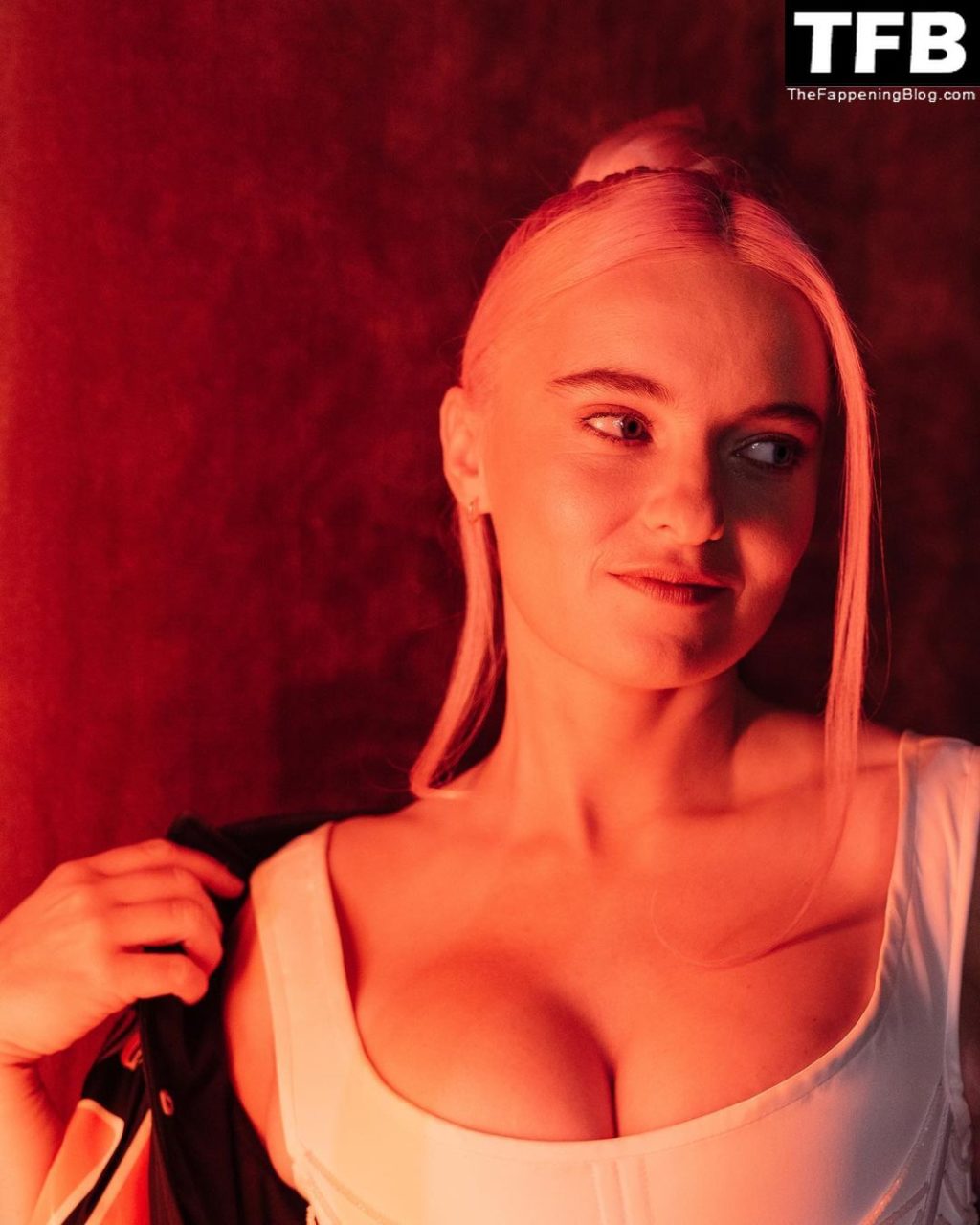 Grace Chatto Topless &amp; Sexy Collection (21 Photos)