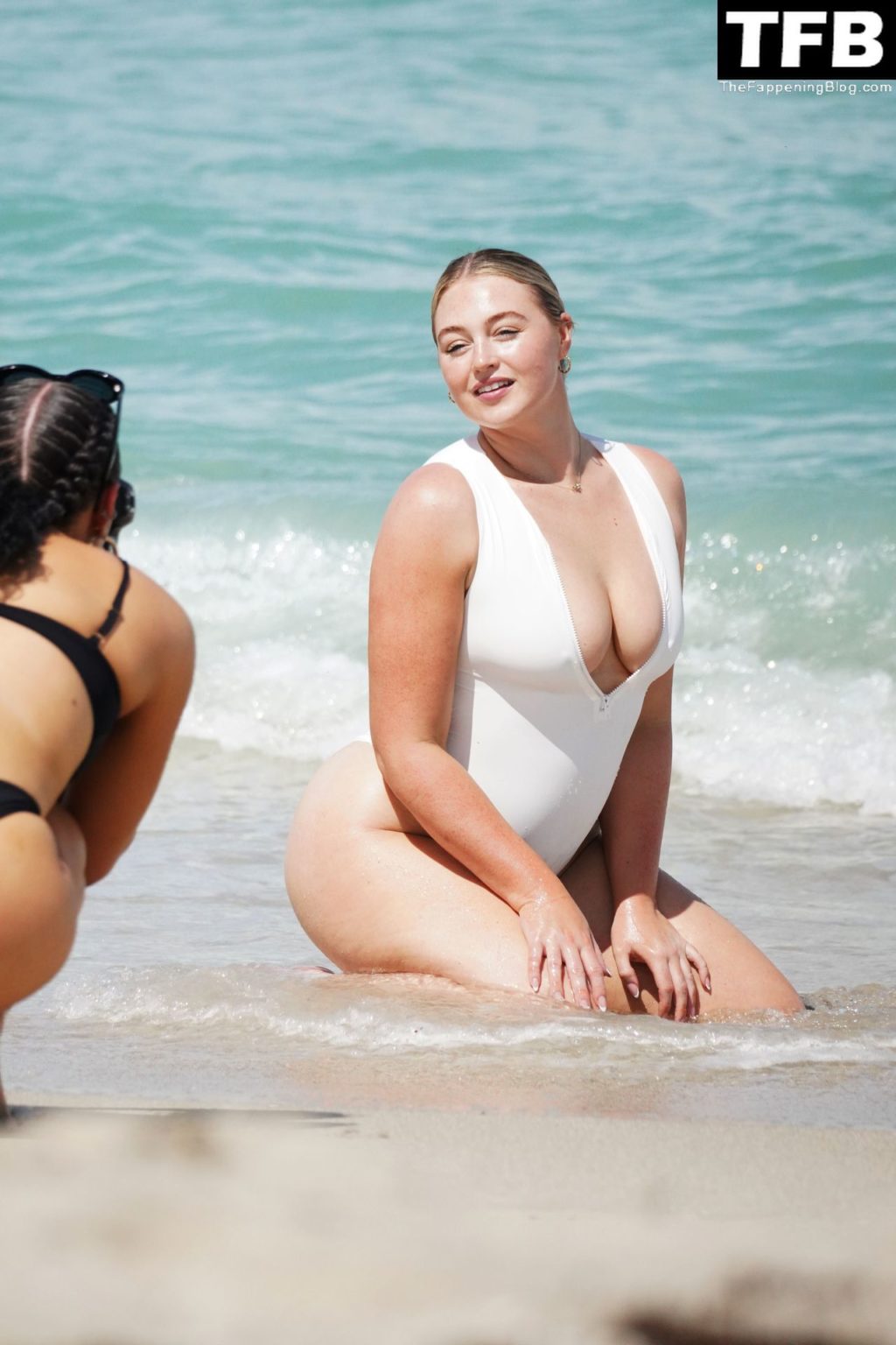 Iskra Lawrence Displays Her Curves on the Beach in Miami (21 Photos)
