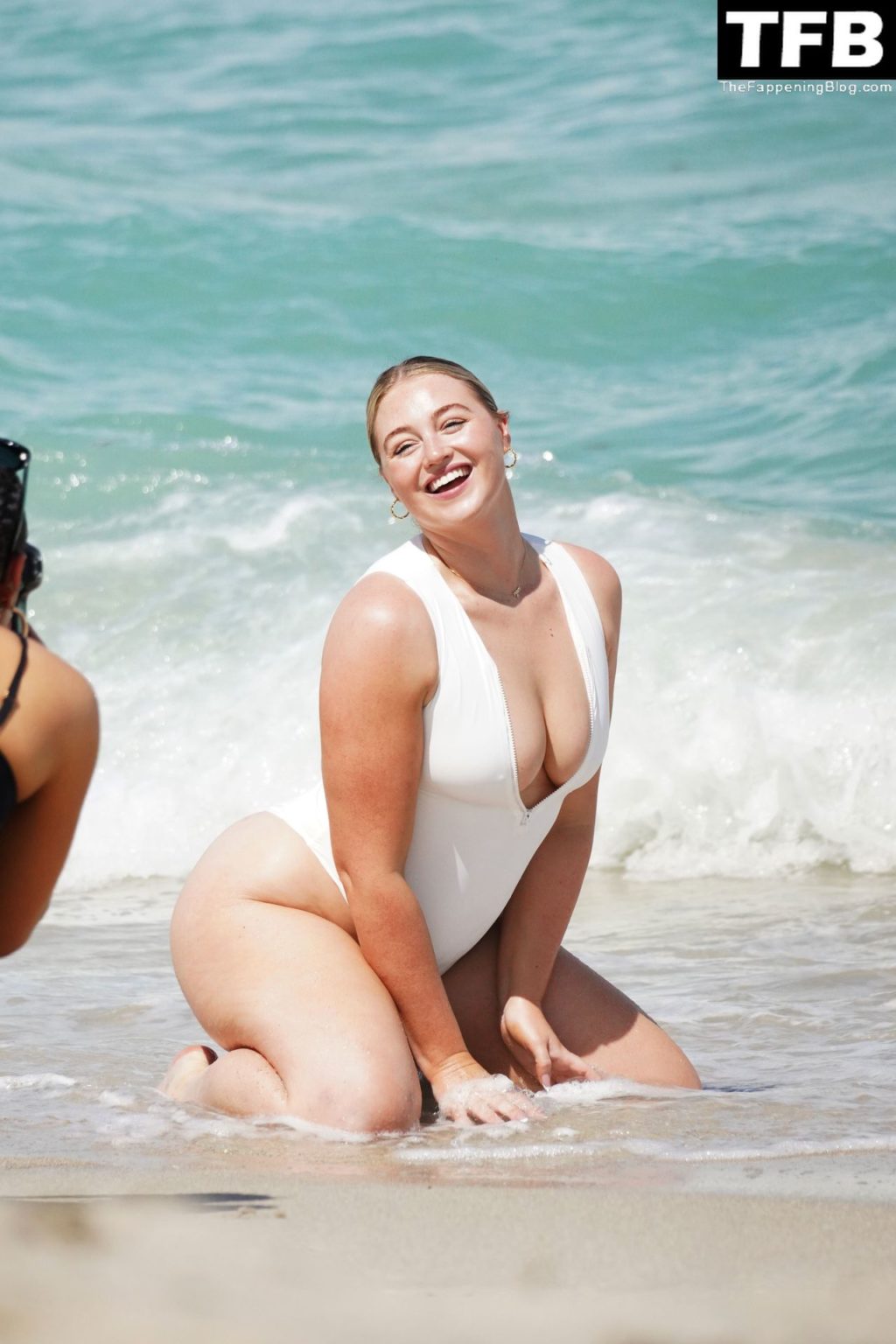 Iskra Lawrence Displays Her Curves on the Beach in Miami (21 Photos)