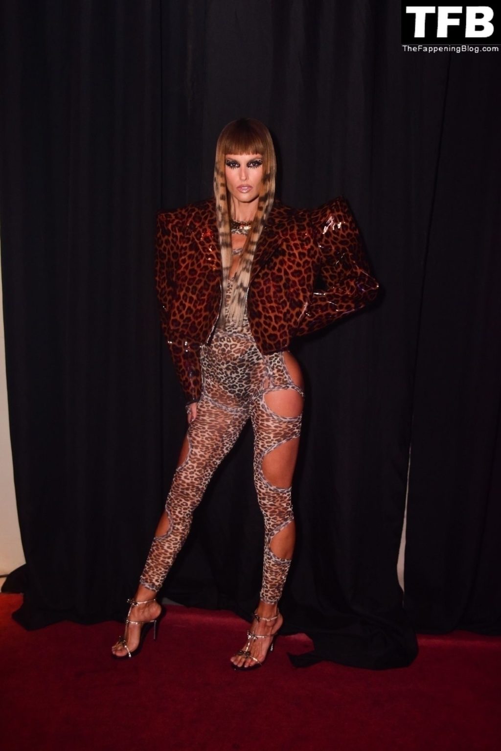 Izabel Goulart Displays Her Sexy Legs at Rafa Uccman’s Costume Party (20 Photos)