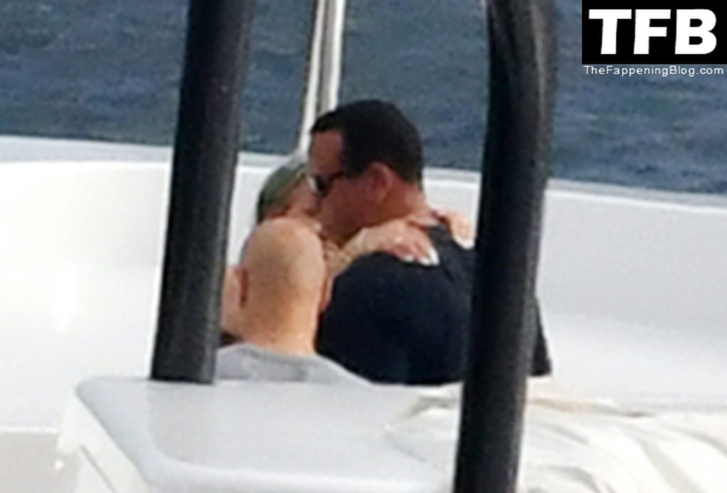 Kathryne Padgett &amp; Alex Rodriguez Pack on the PDA Aboard a Yacht on Their Holidays in Capri (35 Photos)