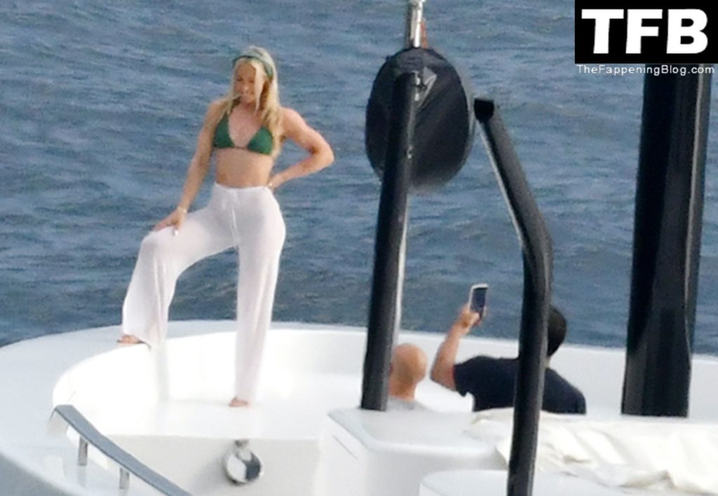 Kathryne Padgett &amp; Alex Rodriguez Pack on the PDA Aboard a Yacht on Their Holidays in Capri (35 Photos)