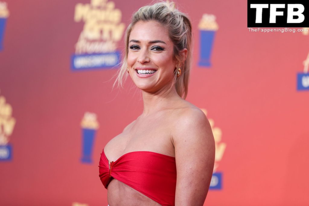 Kristin Cavallari Shows Her Sexy Tits in a Red-White Top at the 2022 MTV Movie &amp; TV Awards in Santa Monica (71 Photos)