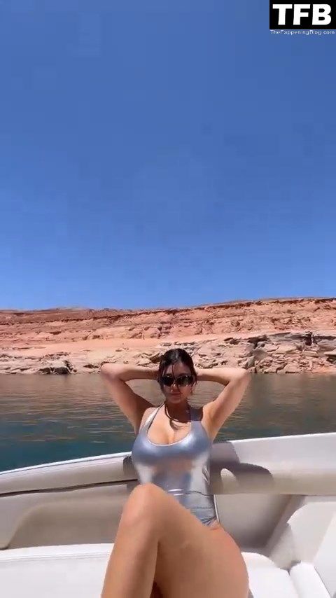 Kylie Jenner Displays Her Sexy Boobs (6 Photos)
