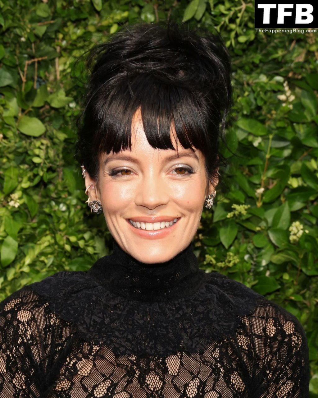 Lily Allen Flashes Her Nude Tits at the 15th Annual Tribeca Festival Artists Dinner (16 Photos)