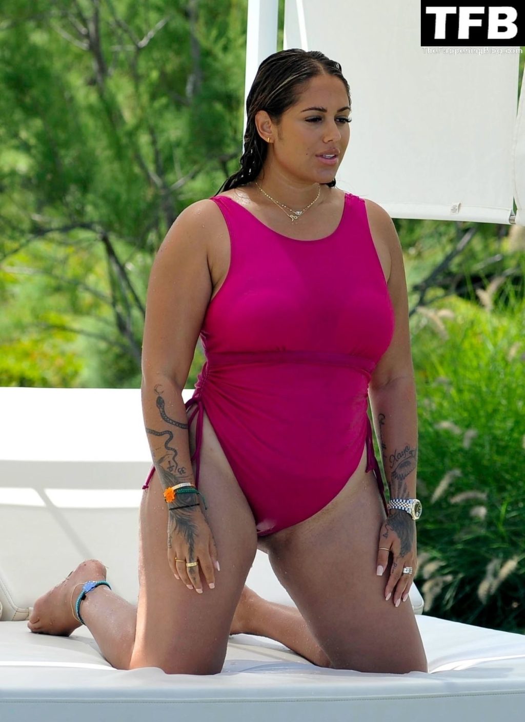 Malin Andersson Poses in a Pink Swimsuit in Palma (21 Photos)