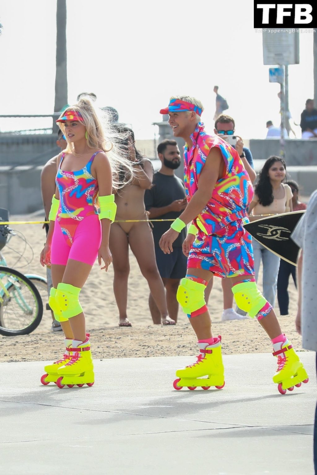 Margot Robbie &amp; Ryan Gosling Film a ‘Barbie’ Roller Skating Scene at Venice Beach (115 Photos)
