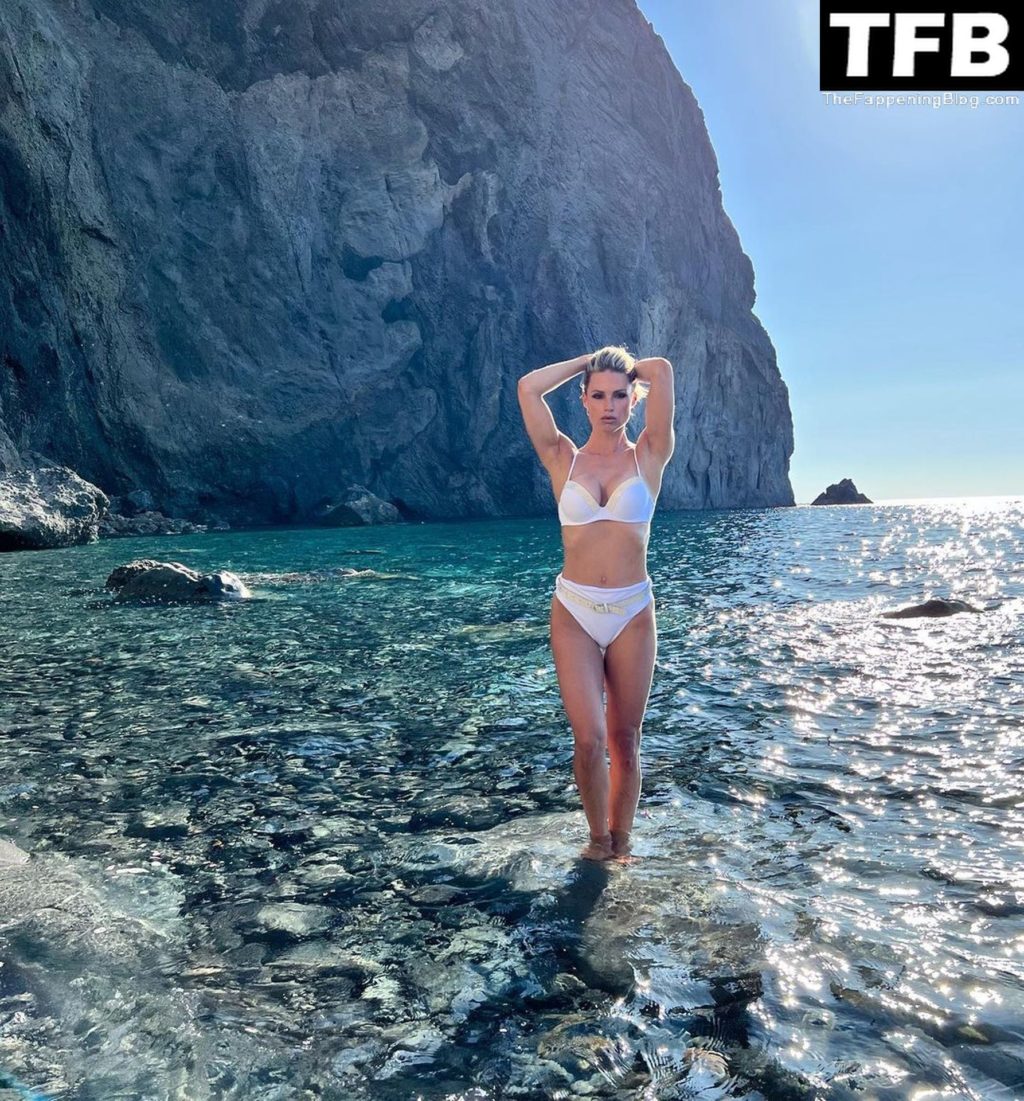Michelle Hunziker Topless &amp; Sexy (7 Photos)